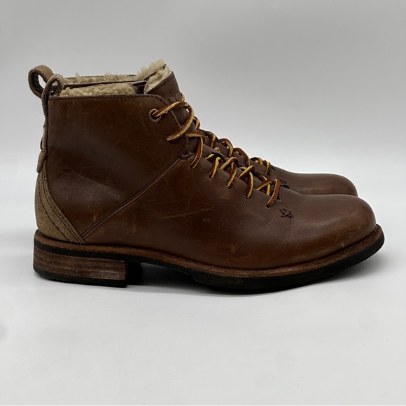 UGG Keaton Leather Shearling Lined Size